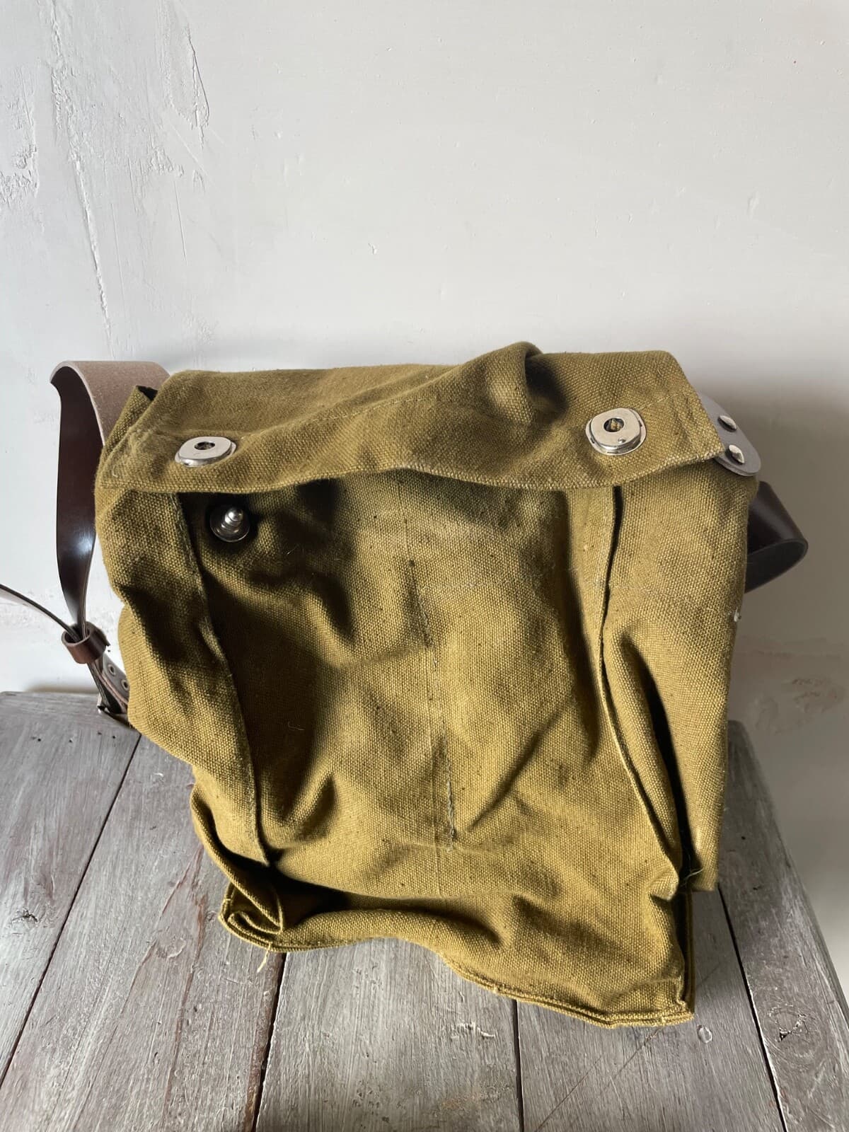 Rus Army Gas mask  bag with shoulder belt 1980 VNTG item NEW cond